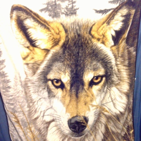 Northwest Nature's Wildlife Throw Blanket - Picture 1 of 4